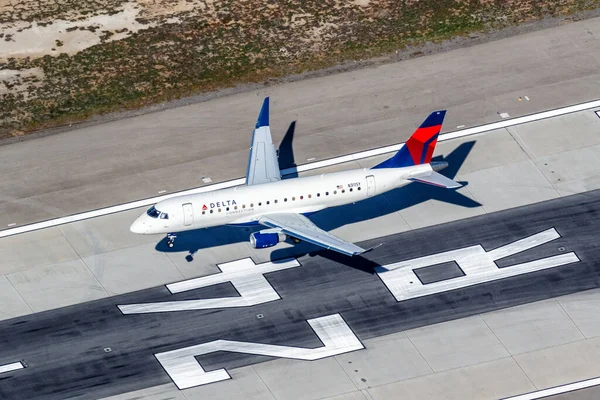 Los Angeles Estados Unidos Novembro 2022 Delta Connection Embraer 175 — Fotografia de Stock