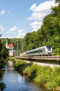 Tharandt, Almanya 31 Temmuz 2021 Bölgesel tren Alstom Coradia Continental for Mitteldeutsche Regiobahn MRB portre biçimi, Tharandt, Almanya.