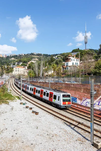 西班牙巴塞罗那 2022年4月4日Fgc通勤铁路区域列车肖像格式在西班牙巴塞罗那 — 图库照片