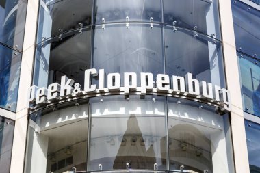 Stuttgart, Almanya - 10 Nisan 2023 Peek & Cloppenburg marka mağazası, Stuttgart, Almanya.