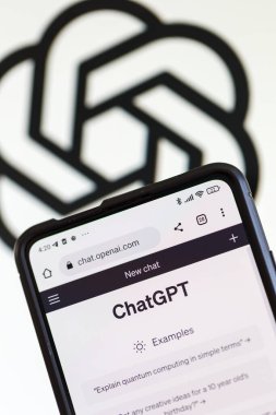 Stuttgart, Almanya - 14 Nisan 2023 ChatGPT Yapay Zeka AI Chat GPT OpenAI logo portresi formatıyla Stuttgart, Almanya.