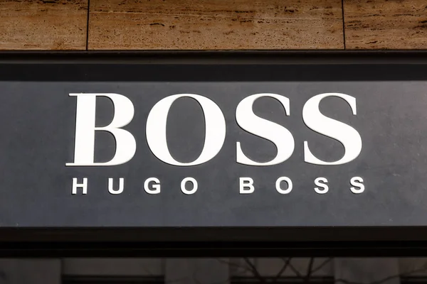 Stuttgart Tyskland April 2023 Hugo Boss Butik Med Logotyp Butik — Stockfoto