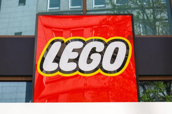 德国斯图加特 2023年4月10日 乐高玩具品牌商店在德国斯图加特的标志 — 图库照片