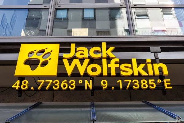 Stuttgart Duitsland April 2023 Jack Wolfskin Winkel Met Logo Retail — Stockfoto