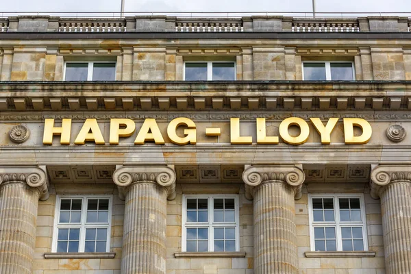 德国汉堡 2022年8月13日Hapag Lloyd总部航运和集装箱运输公司品牌在德国汉堡的标志 — 图库照片