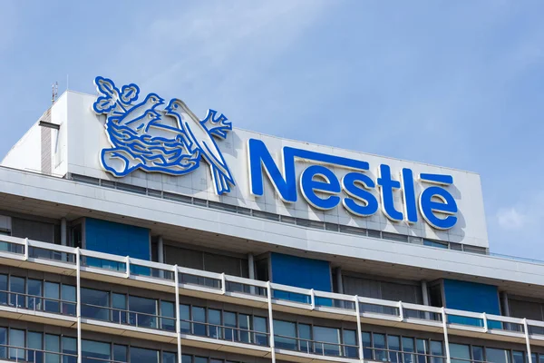 Frankfurt Alemania Agosto 2022 Sede Alemana Nestle Corporation Con Logo — Foto de Stock