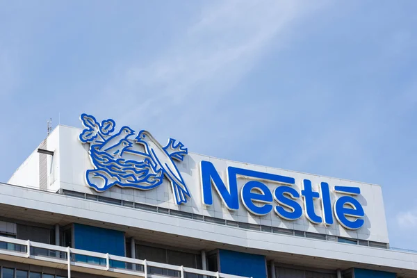 Frankfurt Duitsland Augustus 2022 Duitse Hoofdzetel Van Nestle Corporation Met — Stockfoto