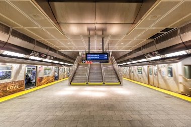 New York City, ABD - 10 Mayıs 2023 New York Metro metro istasyonu 34 Street Hudson Yards New York, ABD 'de 7. hatta..