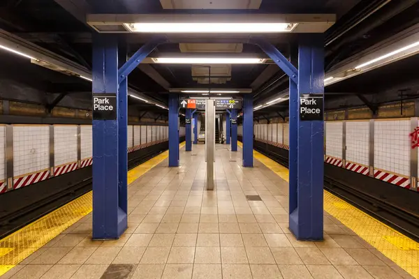 New York City, ABD - 10 Mayıs 2023 New York Metro metro istasyonu Park Place, New York, ABD.