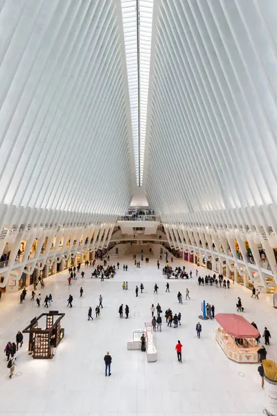 2023年4月30日 美国纽约 世界贸易中心运输枢纽Wtc Path火车站Oculus现代建筑 圣地亚哥 卡拉特拉瓦肖像格式 美国纽约 — 图库照片