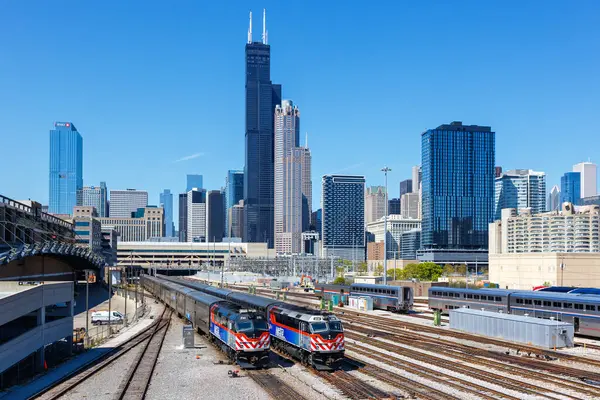 Chicago United States May 2023 Skyline Metra Commuter Rail Trains — Stock Photo, Image