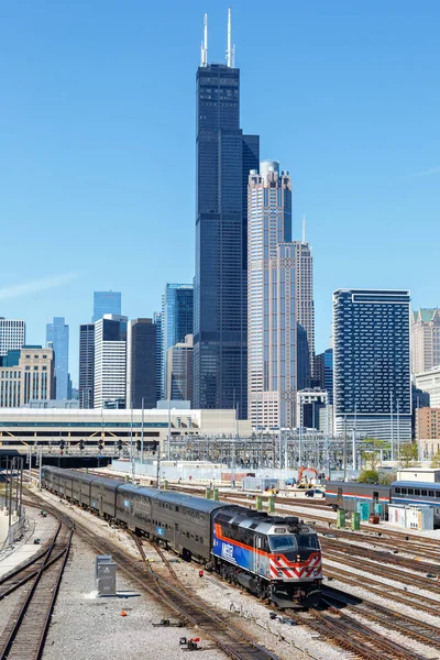Chicago United States May 2023 Skyline Metra Commuter Rail Train — Stock Photo, Image