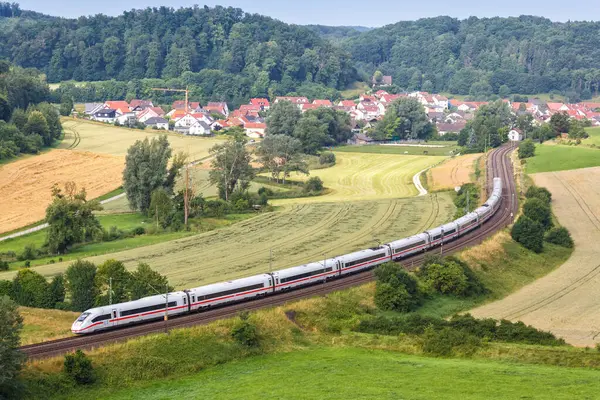 ドイツ ルンスー 2021年7月21日 ドイツ リンス近くのフィルスタルバーンにDbドイツバーンの高速列車 — ストック写真