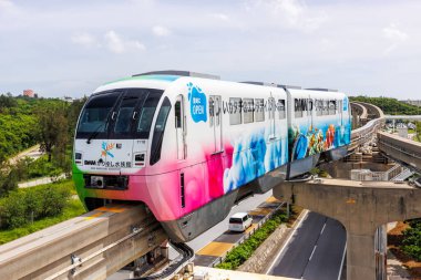 Naha, Japonya - 3 Ekim 2023: Okinawa Şehir Raylı Treni Naha, Japonya.