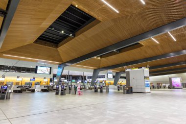 Bergen, Norveç - 17 Ağustos 2022: Norveç 'teki Bergen Flesland Havaalanı Terminali (BGO).