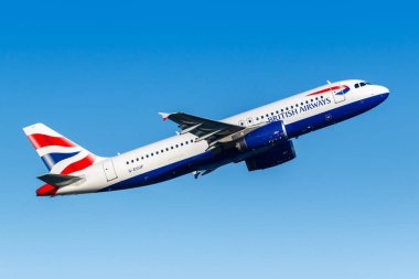 Split, Hırvatistan - 31 Mayıs 2023: British Airways Airbus A320 uçağı Hırvatistan 'daki Split Havalimanı' nda (SPU).