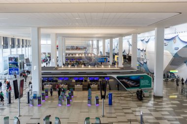 New York, ABD - 1 Mayıs 2023: ABD 'deki New York LaGuardia Havaalanı B Terminali (LGA).