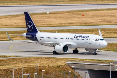 Münih, Almanya - 23 Haziran 2023: Lufthansa Airbus A320neo uçağı Münih Havalimanı 'nda (MUC).