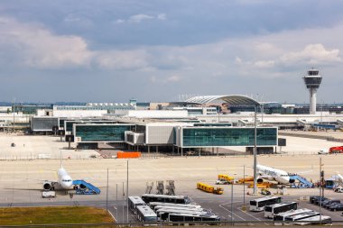 Münih, Almanya - 23 Haziran 2023: Almanya 'daki Münih Havalimanı' nda 1 numaralı terminal.