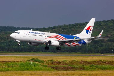 Kuala Lumpur, Malezya - 5 Şubat 2023: Malezya Havayolları Boeing 737-800 uçağı Malezya 'daki Kuala Lumpur Havalimanı.