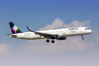 Dallas, ABD - 5 Mayıs 2023: Volaris Airbus A321, Dallas Fort Worth Havaalanı (DFW).