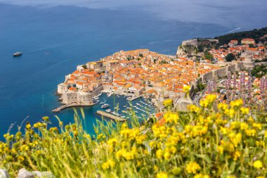 Hırvatistan 'ın Dubrovnik kentinde seyahat eden Akdeniz Dalmaçyası' ndaki eski kasaba gezisi manzarası