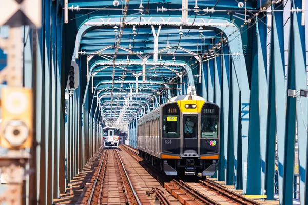Osaka, Japonya - 30 Eylül 2023: Osaka, Japonya 'daki Hanshin Elektrik Demiryolu yerel trenler.
