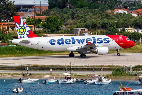 Skiathos Greece June 2023 Edelweiss Airbus A320 Airplane Skiathos Airport — Stock Photo, Image