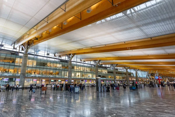 Oslo Norwegen August 2022 Terminal Des Flughafens Oslo Osl Norwegen lizenzfreie Stockfotos