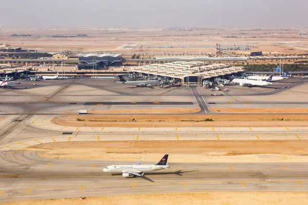 Riad Saudi Arabien Februar 2023 Luftaufnahme Des Internationalen Flughafens Riad lizenzfreie Stockfotos