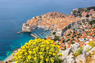 Hırvatistan 'ın Dubrovnik kentinde seyahat eden Akdeniz Dalmaçyası' ndaki eski kasaba gezisi manzarası