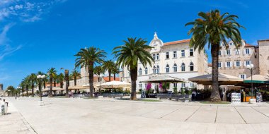 Eski Trogir panorama kasabasında gezinti Hırvatistan 'a seyahat ediyor