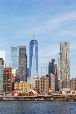 Manhattan 'ın New York şehrinin ufuk çizgisi. Dünya Ticaret Merkezi gökdelen portresi Amerika Birleşik Devletleri' nde seyahat ediyor.