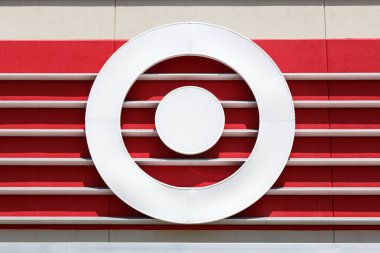 Grapevine, ABD - 5 Mayıs 2023: Grapevine, ABD 'de indirimli bir mağaza mağazası mağaza mağazası mağaza indiriminde hedef logosu.