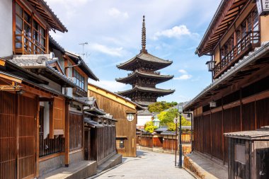 Yasaka Pagoda ve Hokan-ji Tapınağı ile birlikte Japonya 'nın tarihi eski Kyoto kasabası.