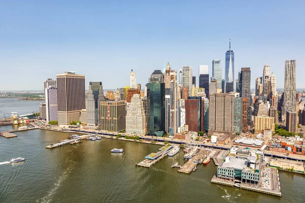 纽约市从空中俯瞰曼哈顿 世贸中心摩天大楼在美国境内穿梭 — 图库照片