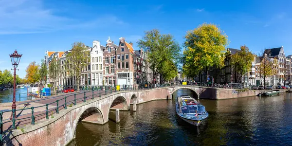 Canal Bridges Traditional Dutch Houses Keizersgracht Traveling Panorama Amsterdam Netherlands — Stock Photo, Image