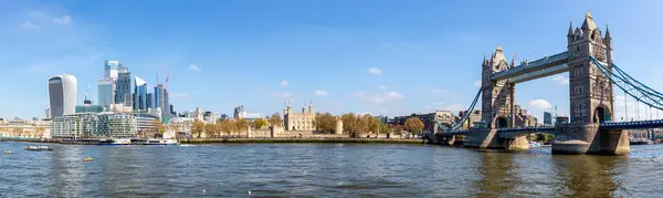 Thames Nehri Panorama Ngiltere Finans Bölgesinde Tower Bridge Gökdelenleri Ile — Stok fotoğraf