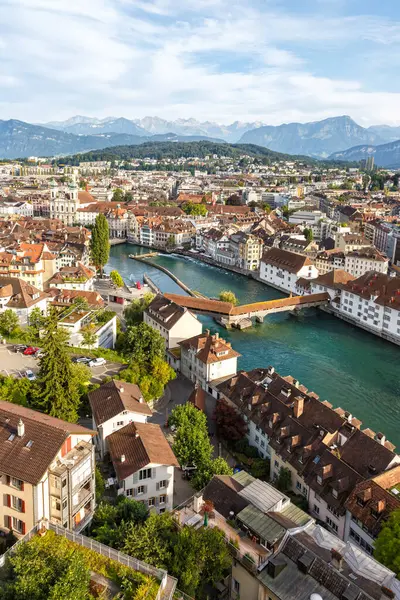 Lucerne Şehri Reuss Nehrinde Pilatus Dağı Sviçre Seyahat Ediyor Stok Fotoğraf