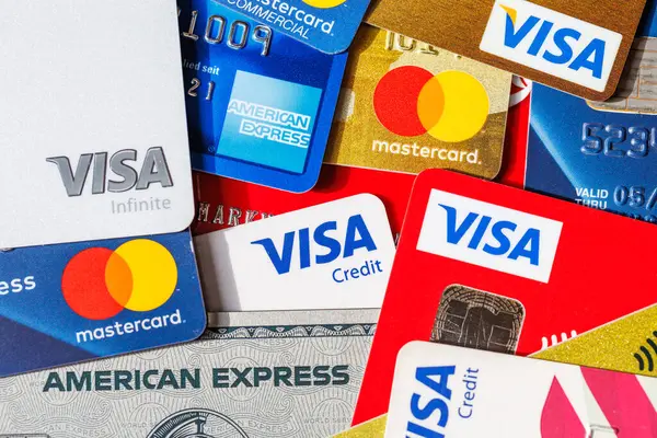 Stuttgart Alemania Mayo 2024 Tarjetas Crédito Visa Mastercard American Express Imágenes De Stock Sin Royalties Gratis