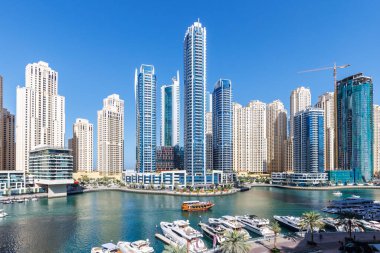 Dubai Marina Ufuk Çizgisi Şehir Yatı, gökdelen binaları Su Lüks içinde Yaşıyor