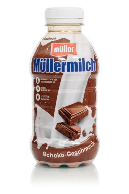 Stuttgart, Almanya - 5 Mart 2024: Stuttgart, Almanya 'da Theo Muller şirketinin farklı çeşnileri.