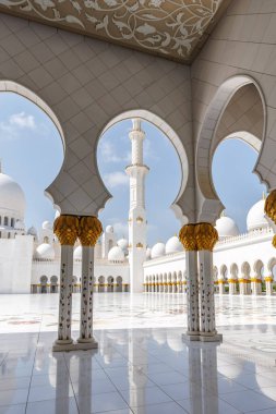 Şeyh Zayed Ulu Cami Binası Abu Dabi, Birleşik Arap Emirlikleri portre biçimi