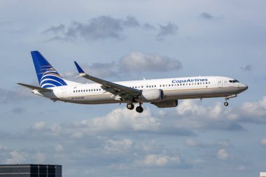 Miami, ABD - 15 Kasım 2022: Copa Airlines Boeing 737 MAX 9 uçağı Miami Havaalanında (MIA).