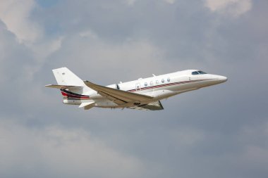 Dallas, ABD - 7 Kasım 2022: Netjets Cessna Citation özel jet uçağı Dallas Love Field Airport 'ta (DAL).
