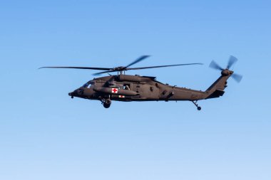 Split, Hırvatistan - 29 Mayıs 2023: ABD Hava Kuvvetleri Sikorsky Blackhawk helikopteri Hırvatistan 'daki Split Havaalanında (SPU).