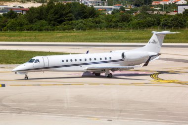 Split, Hırvatistan - 29 Mayıs 2023: VallJet Embraer Legacy Hırvatistan 'daki Split Havalimanı' nda (SPU) 600 uçak.