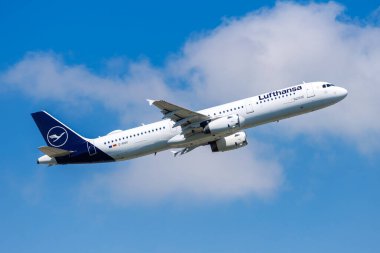 Frankfurt, Almanya - 14 Mayıs 2024: Lufthansa Airbus A321 uçağı Frankfurt Havalimanı 'nda (FRA).