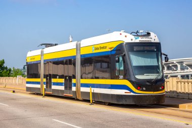 Dallas, ABD - 5 Mayıs 2023 Dallas Tramvayı ABD 'de toplu taşımacılık.