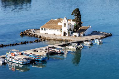 Akdeniz 'deki Vlacherna Manastırı Yunanistan' daki Corfu Adası 'nda tatilden sonra